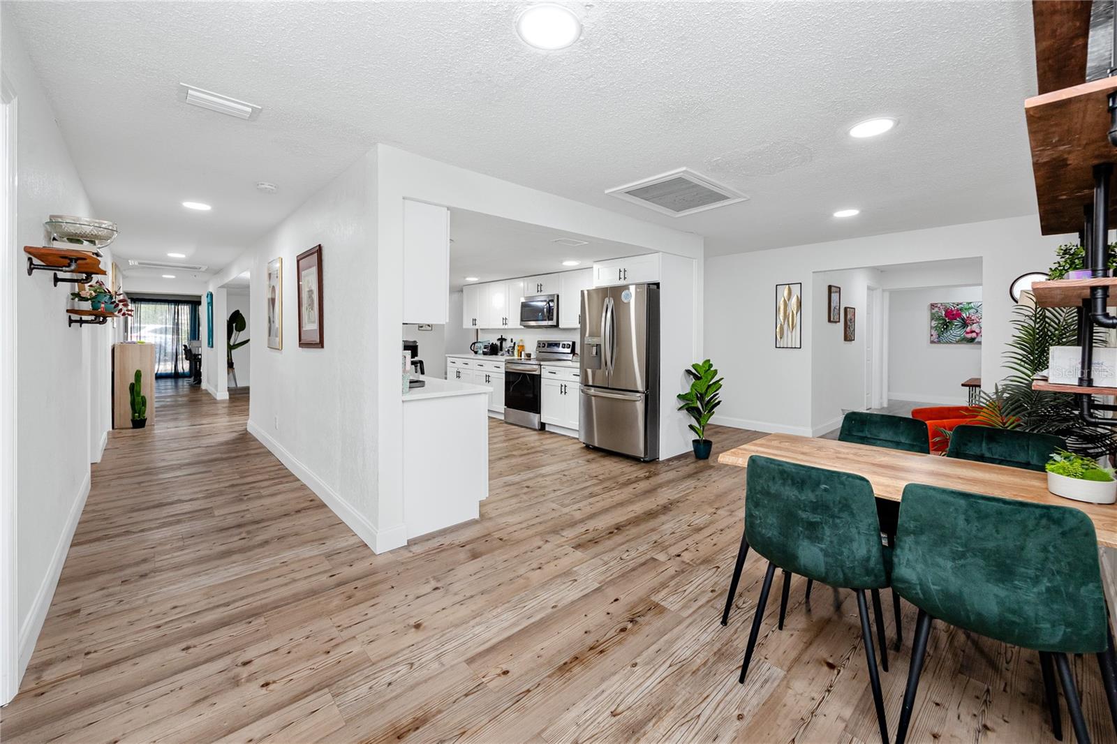 Listing photo id 3 for 3527 1st Avenue S