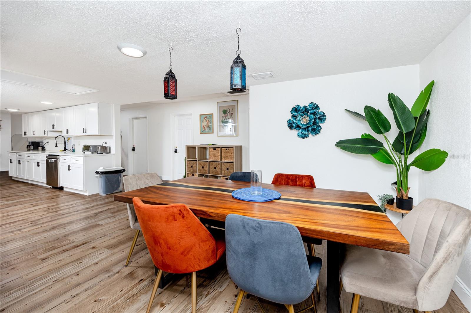 Listing photo id 49 for 3527 1st Avenue S