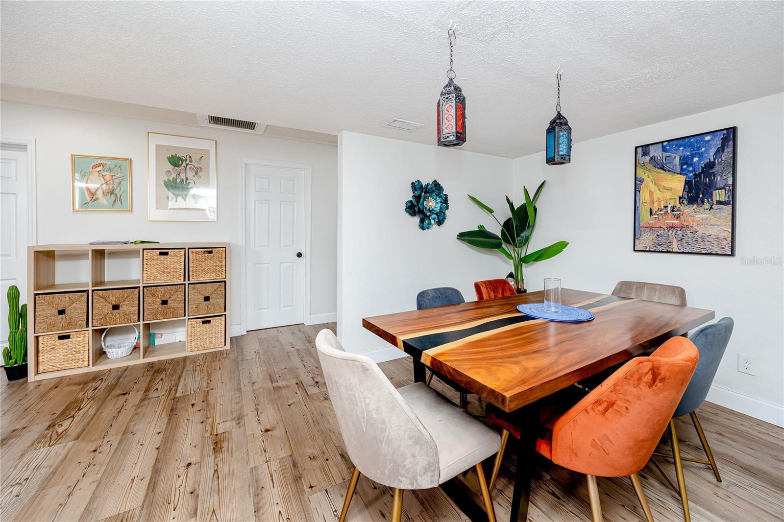 Listing photo id 50 for 3527 1st Avenue S