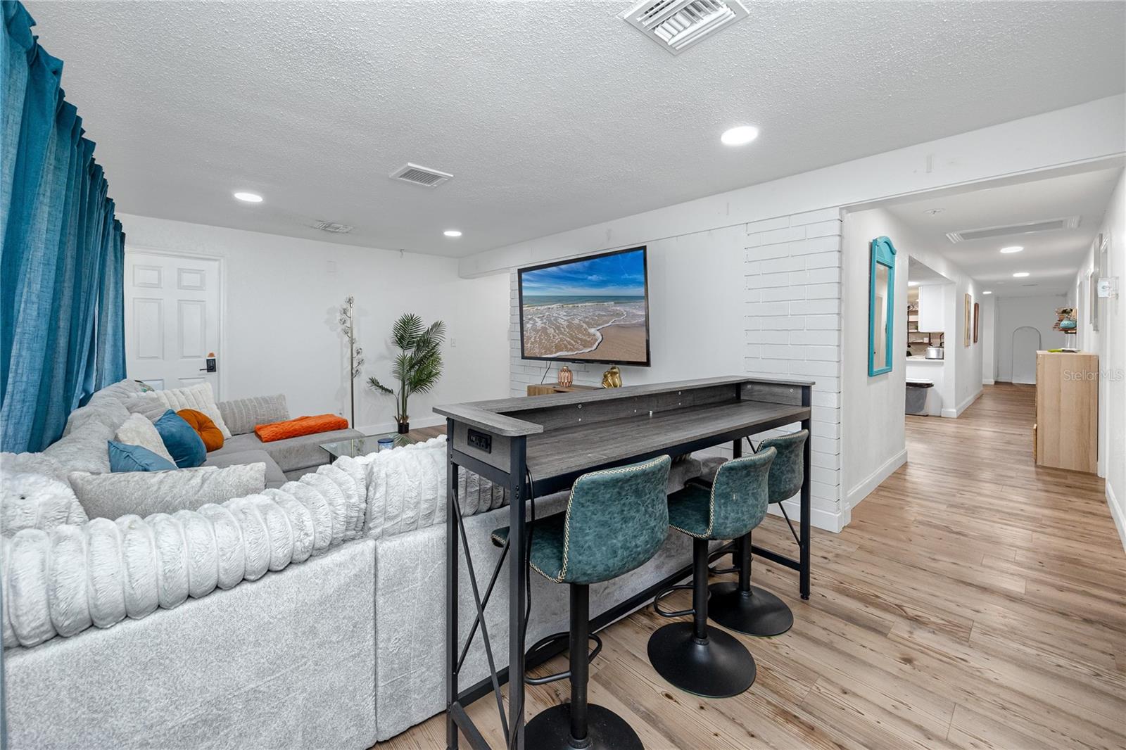 Listing photo id 52 for 3527 1st Avenue S