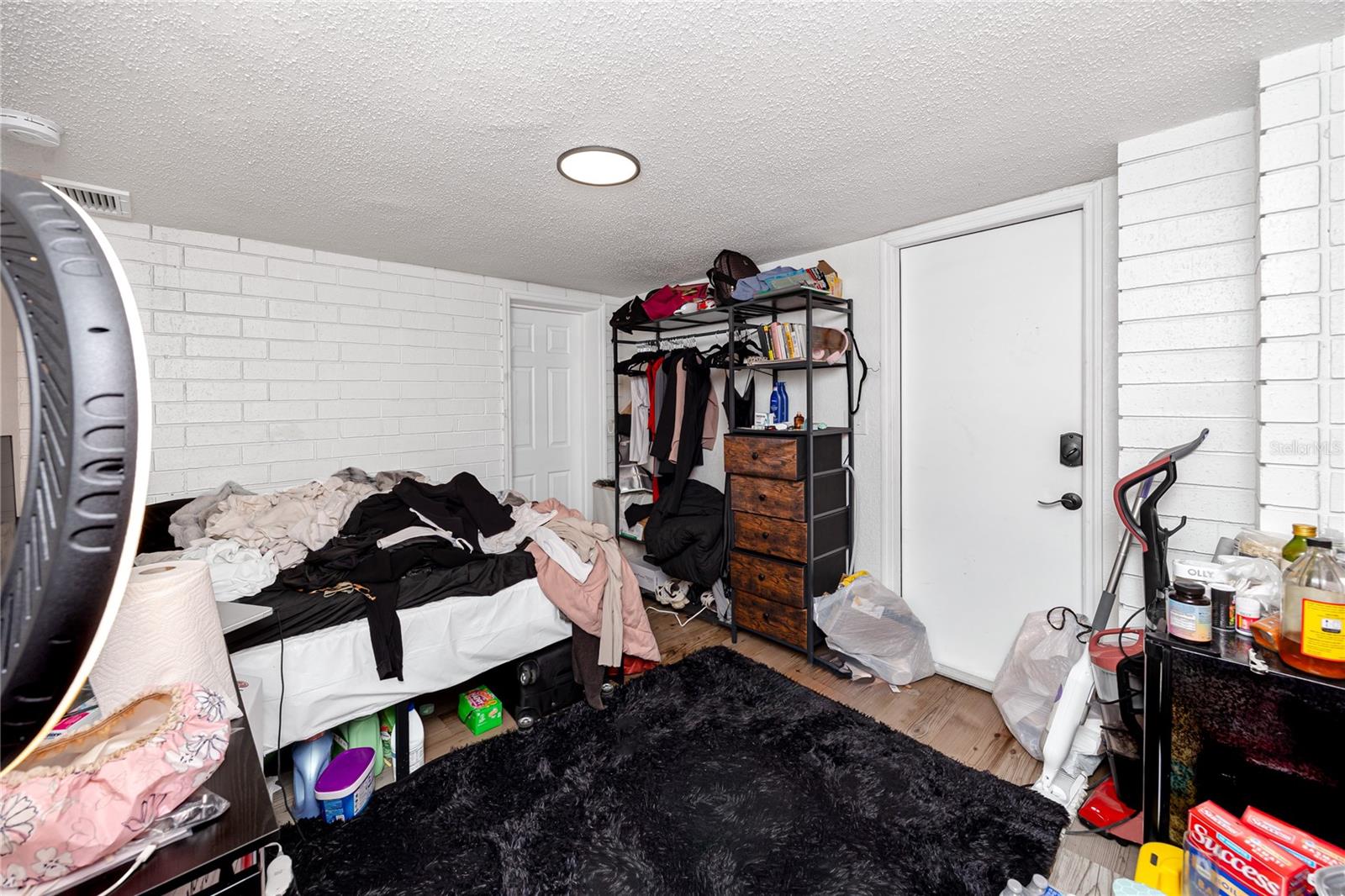 Listing photo id 56 for 3527 1st Avenue S