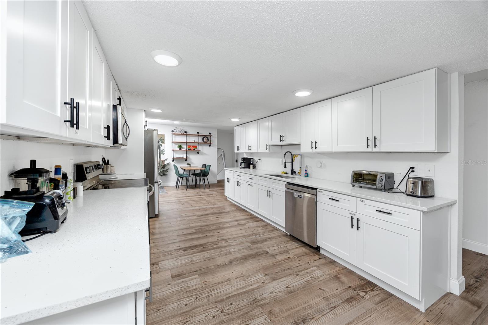 Listing photo id 4 for 3527 1st Avenue S