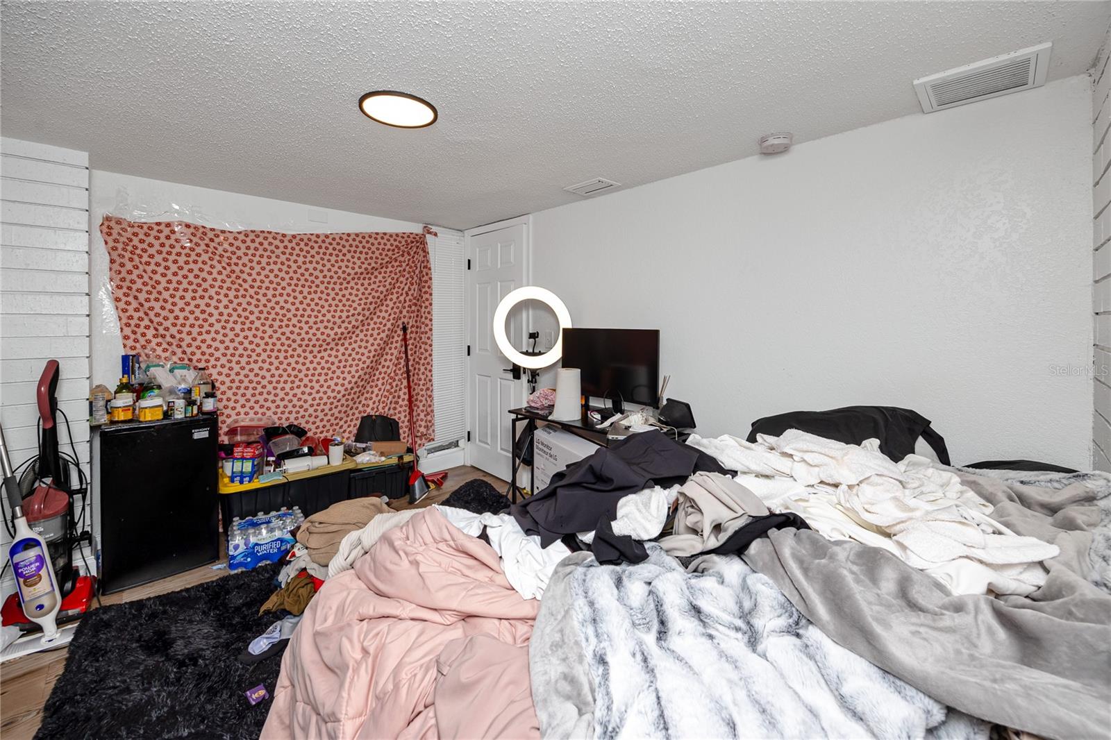 Listing photo id 60 for 3527 1st Avenue S