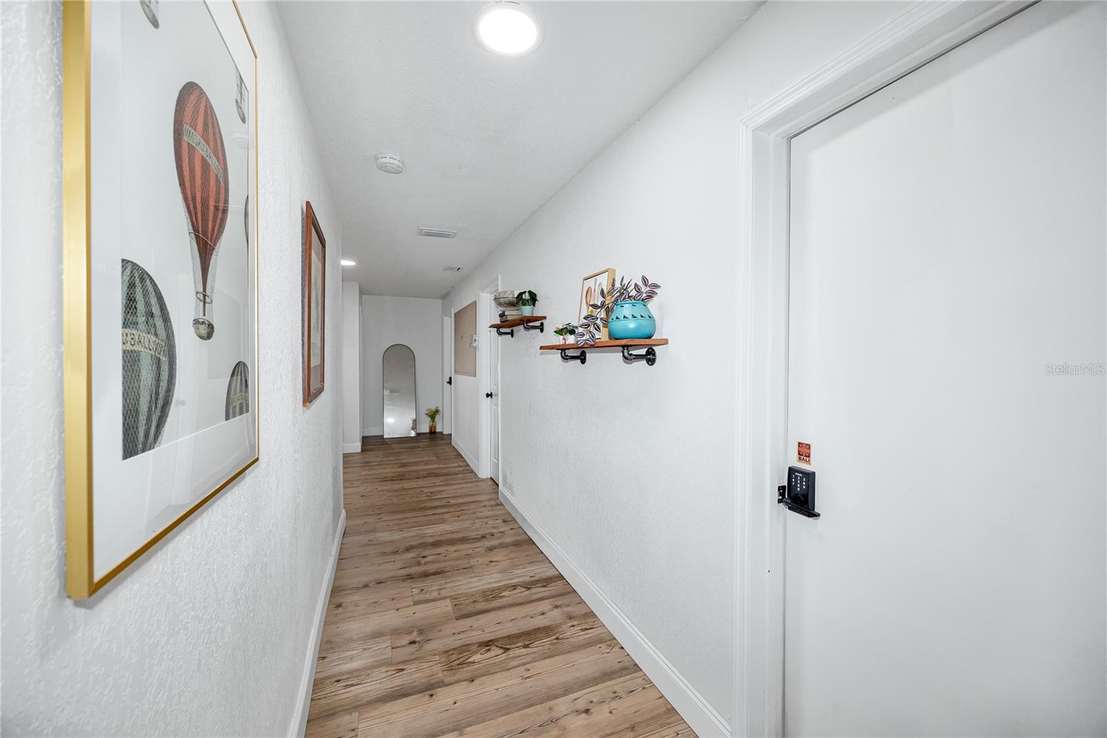 Listing photo id 61 for 3527 1st Avenue S