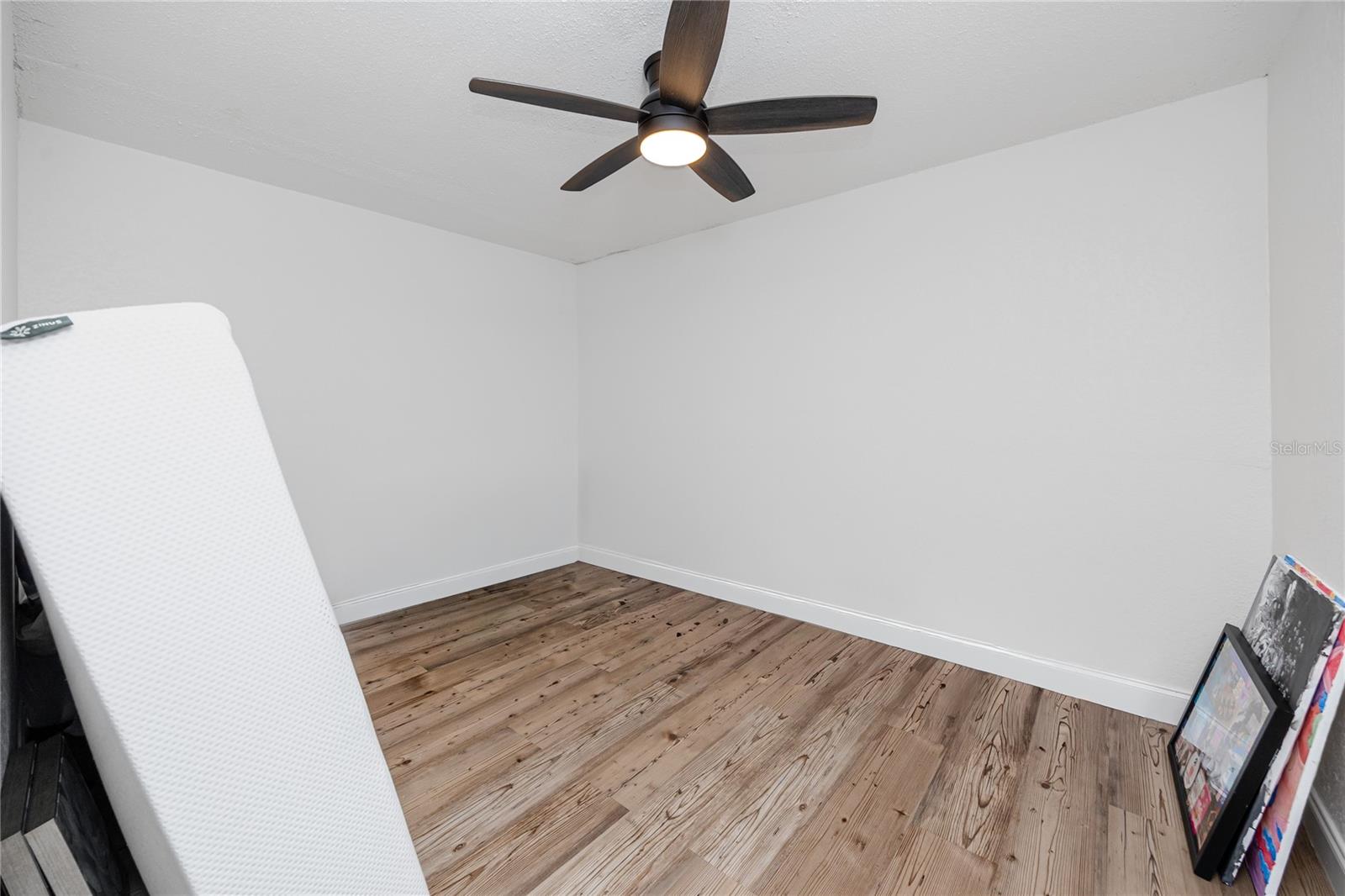 Listing photo id 62 for 3527 1st Avenue S