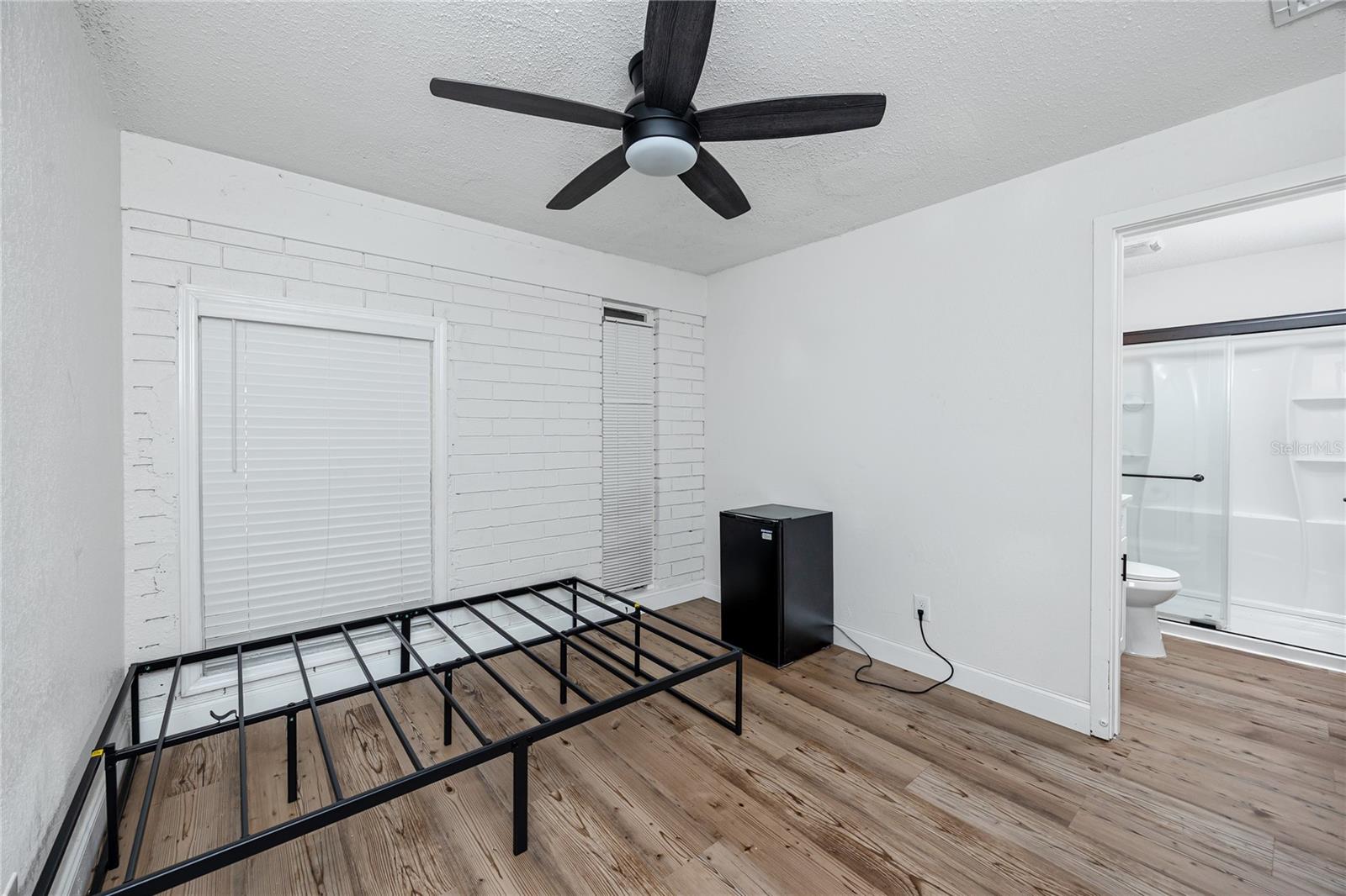 Listing photo id 65 for 3527 1st Avenue S