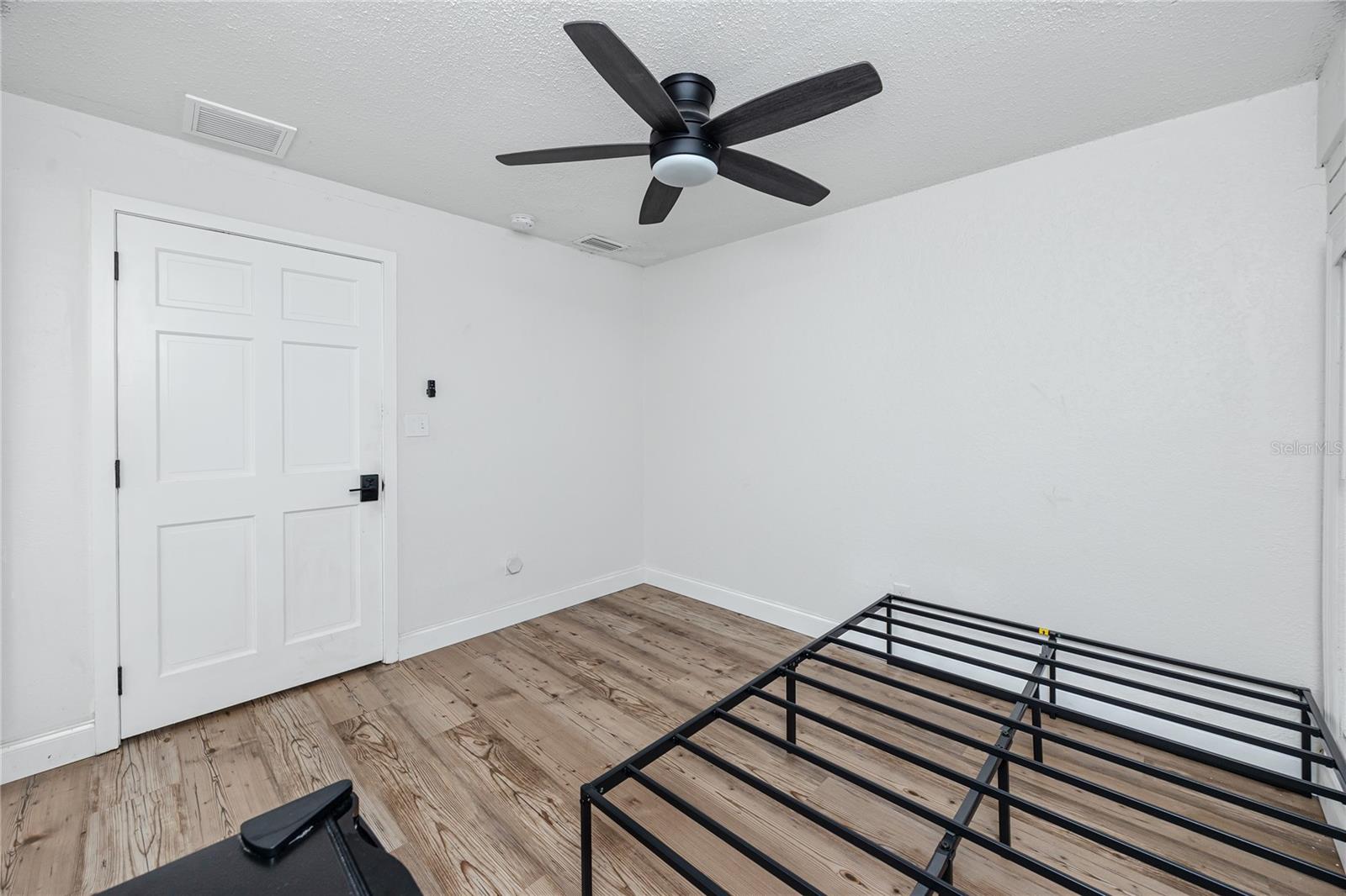 Listing photo id 66 for 3527 1st Avenue S