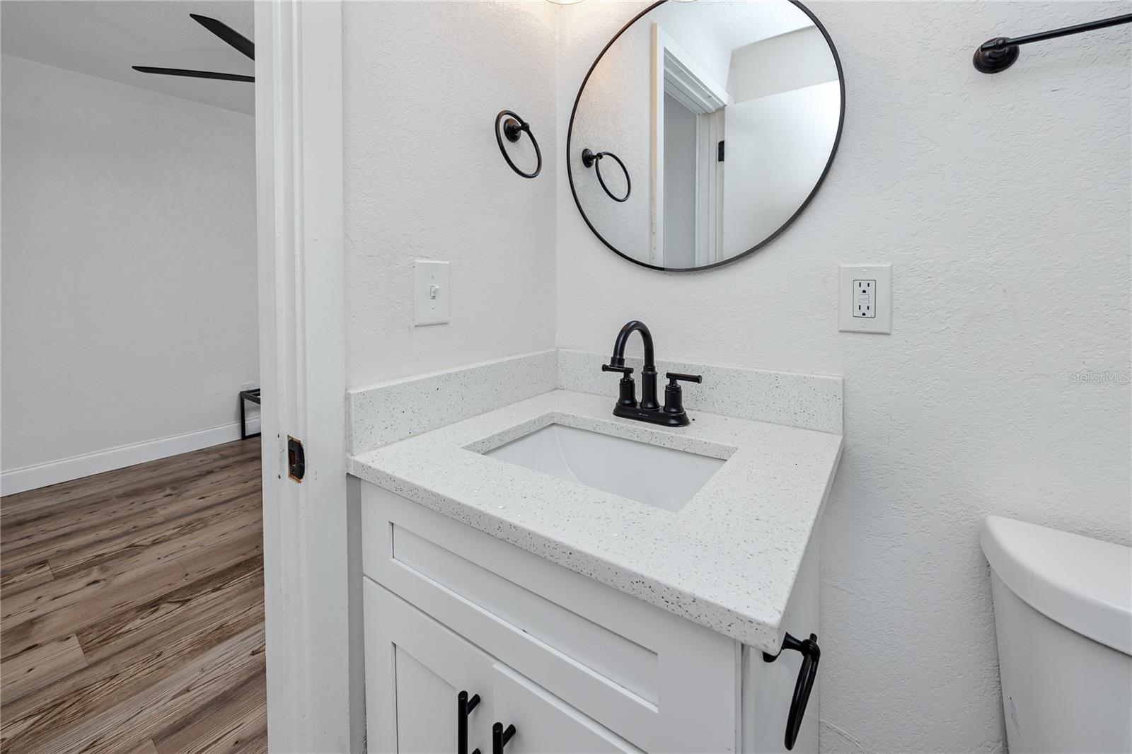 Listing photo id 67 for 3527 1st Avenue S