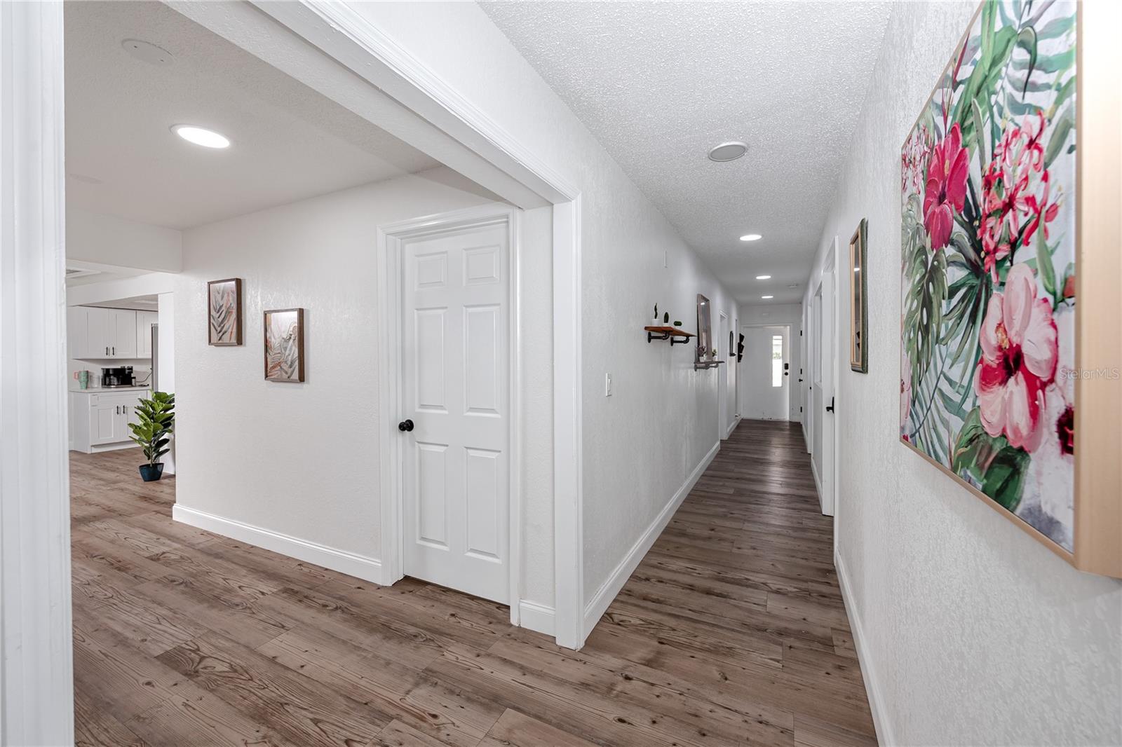 Listing photo id 5 for 3527 1st Avenue S