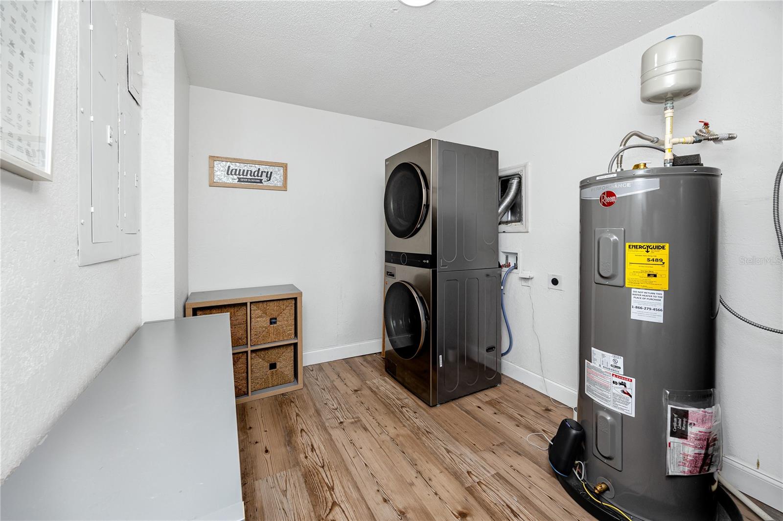 Listing photo id 71 for 3527 1st Avenue S