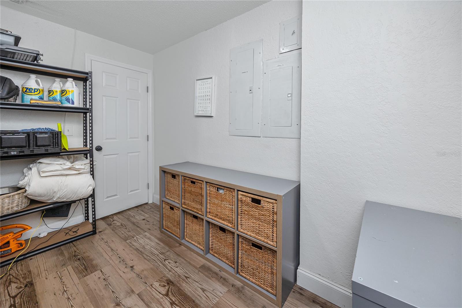 Listing photo id 73 for 3527 1st Avenue S