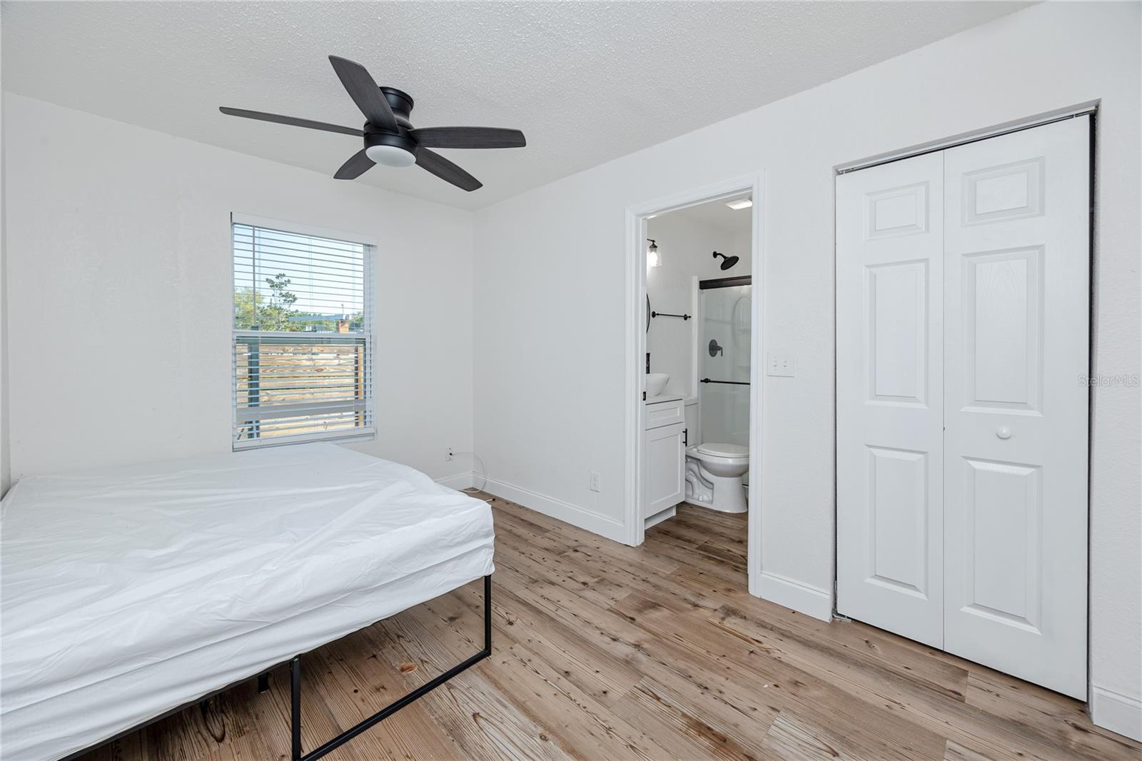 Listing photo id 7 for 3527 1st Avenue S