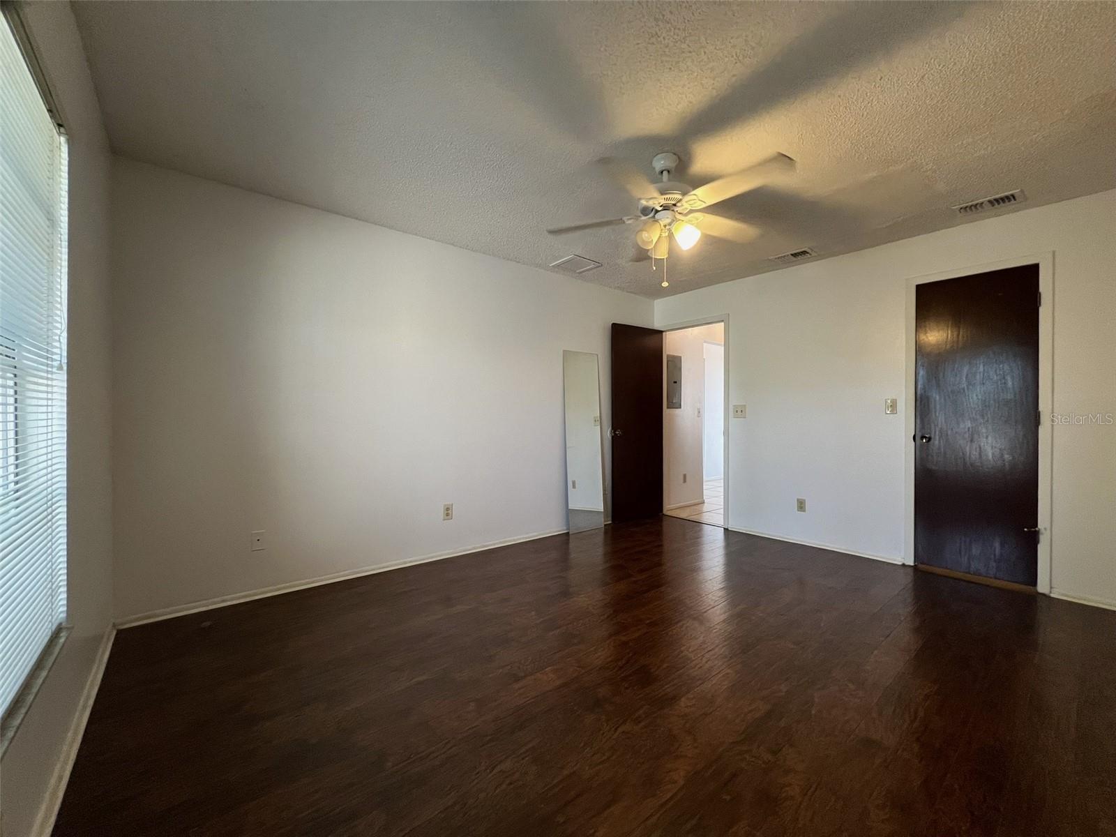 Image 26 of 42 For 5112 Gainsville Drive