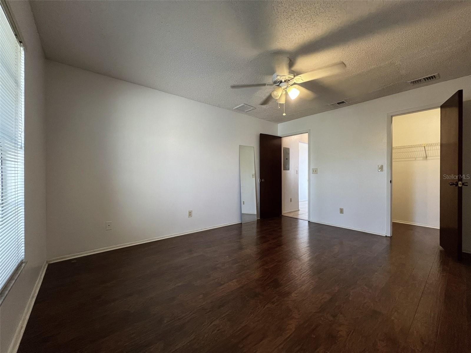 Image 27 of 42 For 5112 Gainsville Drive