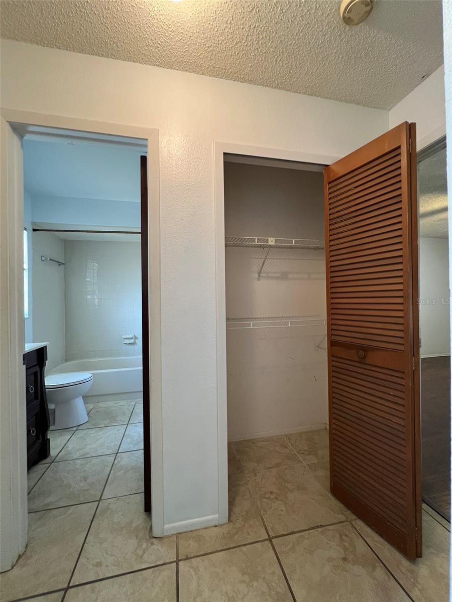 Image 31 of 42 For 5112 Gainsville Drive