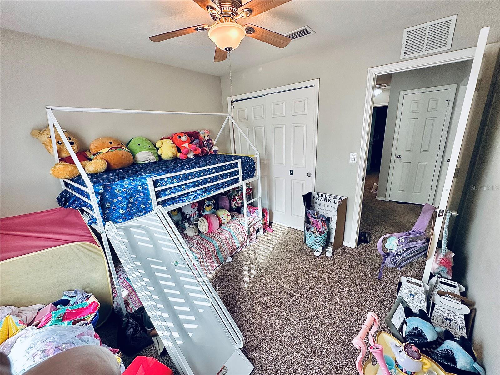 Listing photo id 19 for 4411 Banyan Tree Place