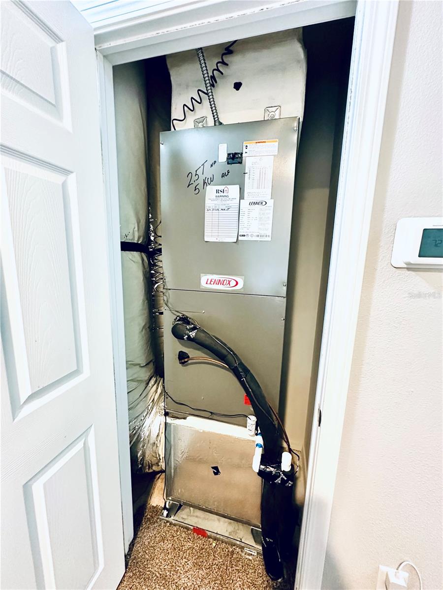 Listing photo id 21 for 4411 Banyan Tree Place