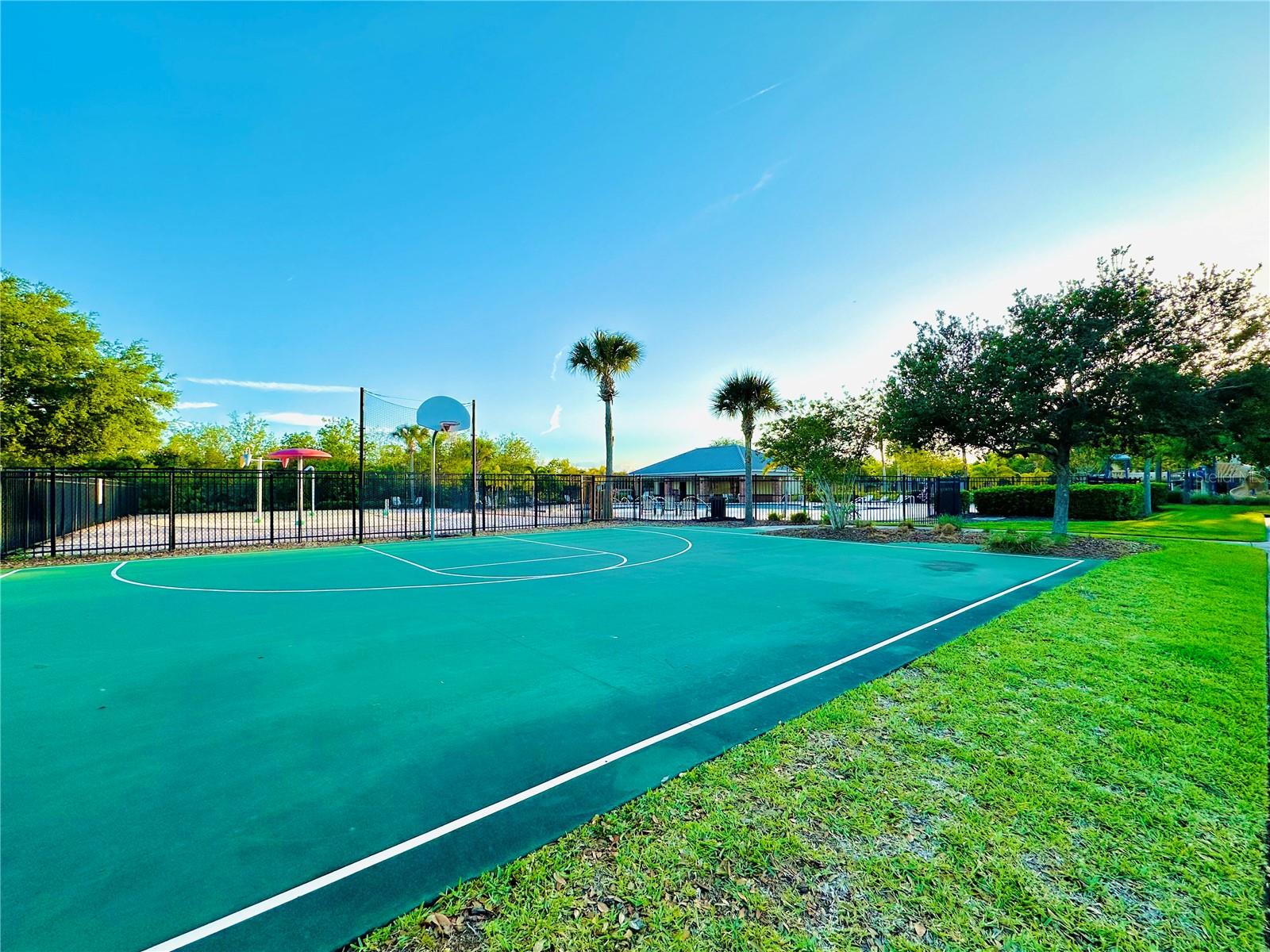 Listing photo id 24 for 4411 Banyan Tree Place