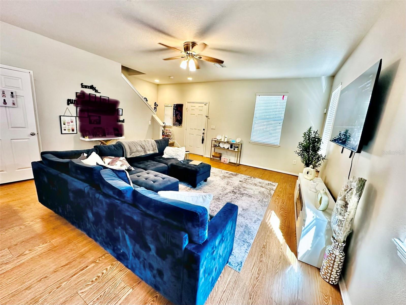 Listing photo id 4 for 4411 Banyan Tree Place