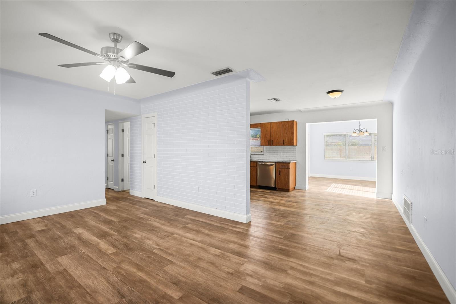 Image 4 of 33 For 3526 Azalea Place