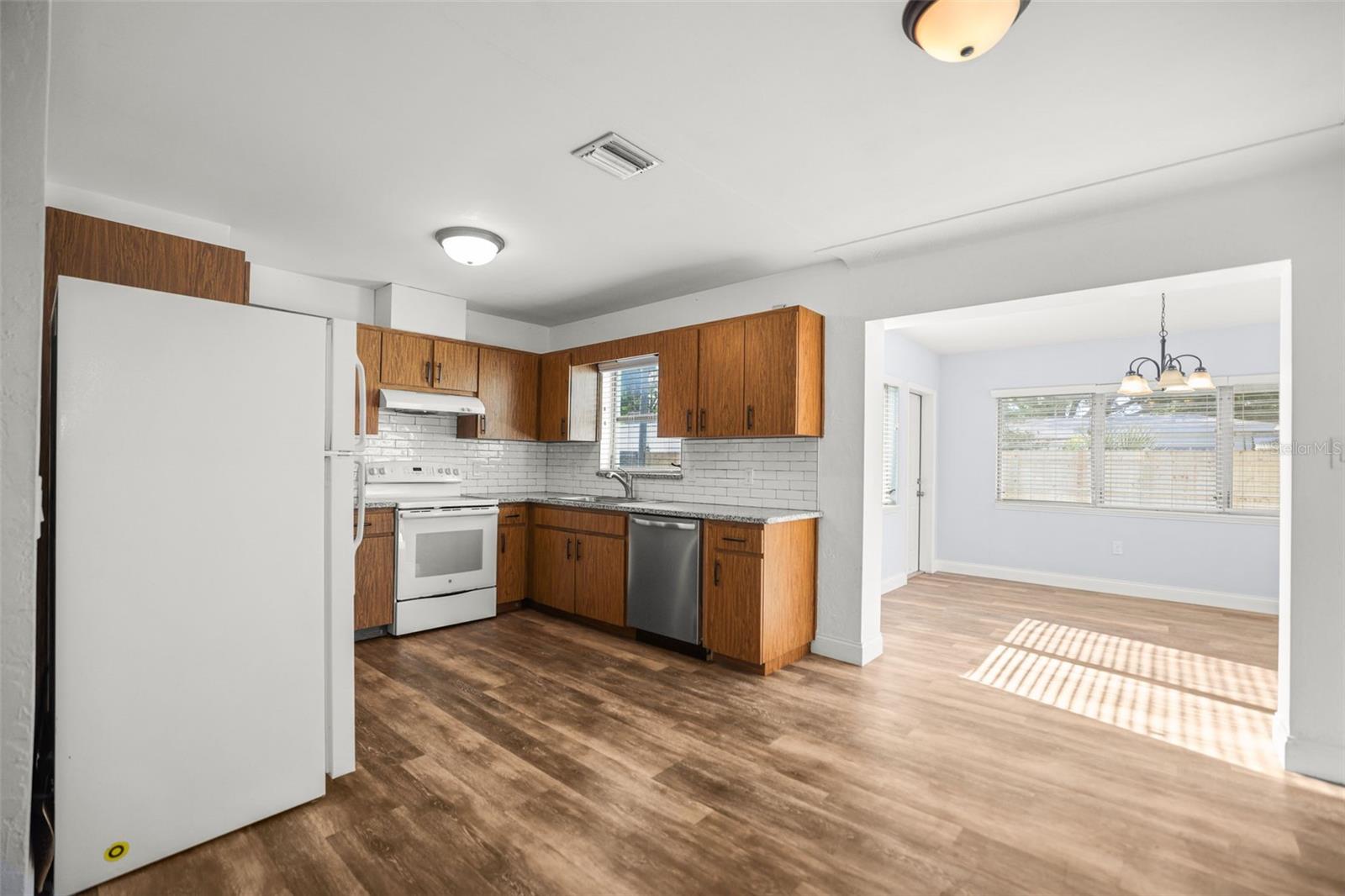 Image 5 of 33 For 3526 Azalea Place