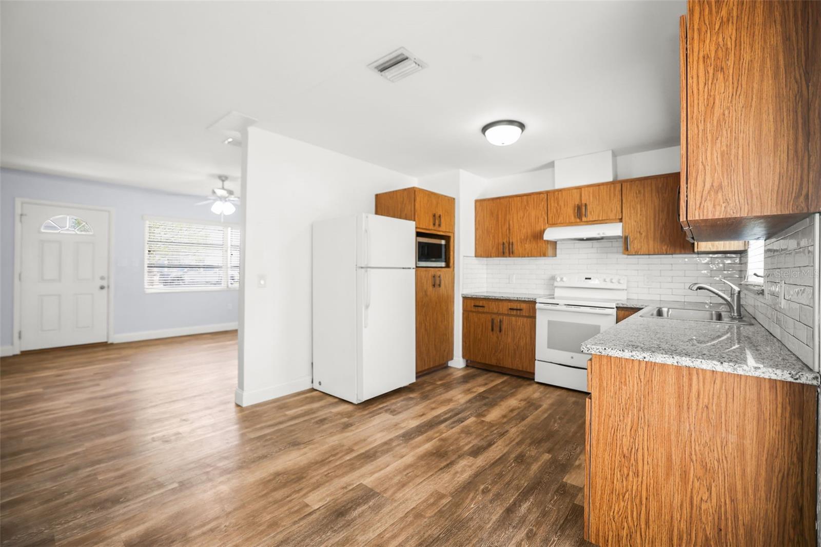 Image 6 of 33 For 3526 Azalea Place