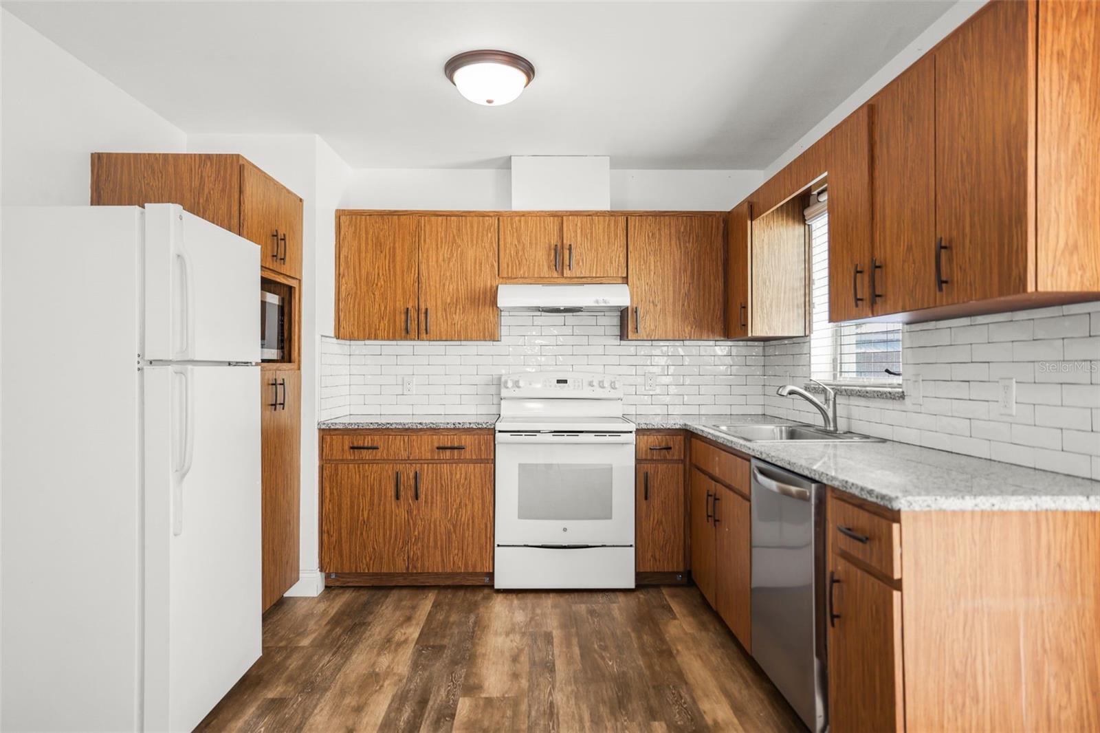 Image 7 of 33 For 3526 Azalea Place