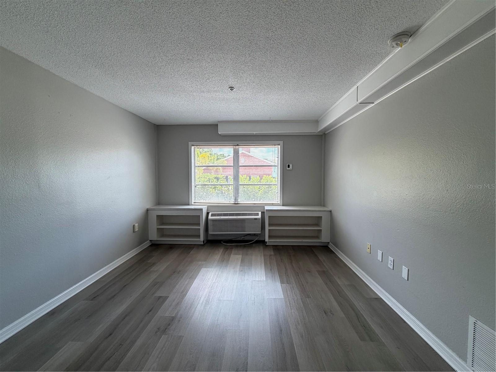 Image 13 of 24 For 406 Cedar Avenue 104