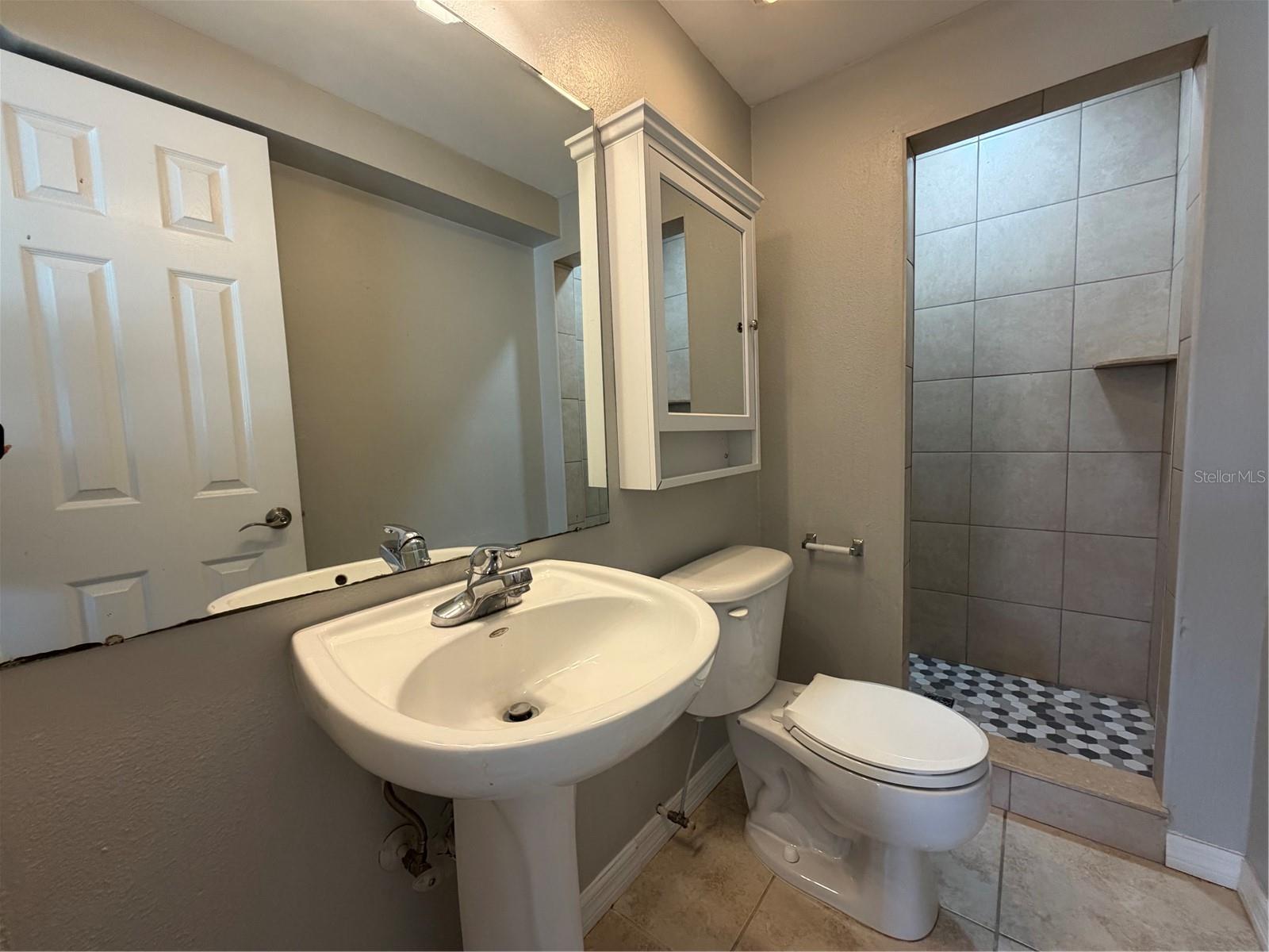 Image 21 of 24 For 406 Cedar Avenue 104