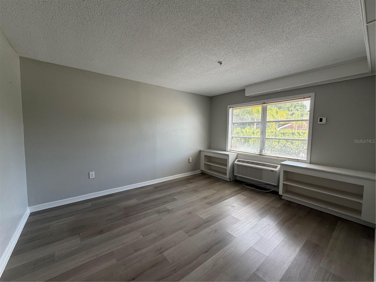 Image 8 of 24 For 406 Cedar Avenue 104