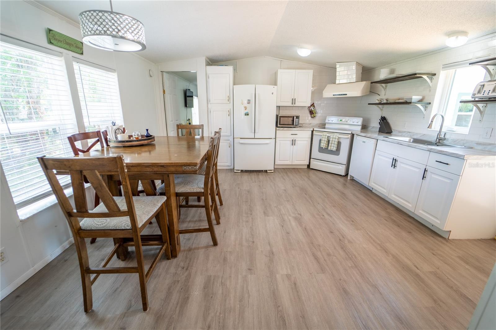 Listing photo id 16 for 12711 Lovers Lane