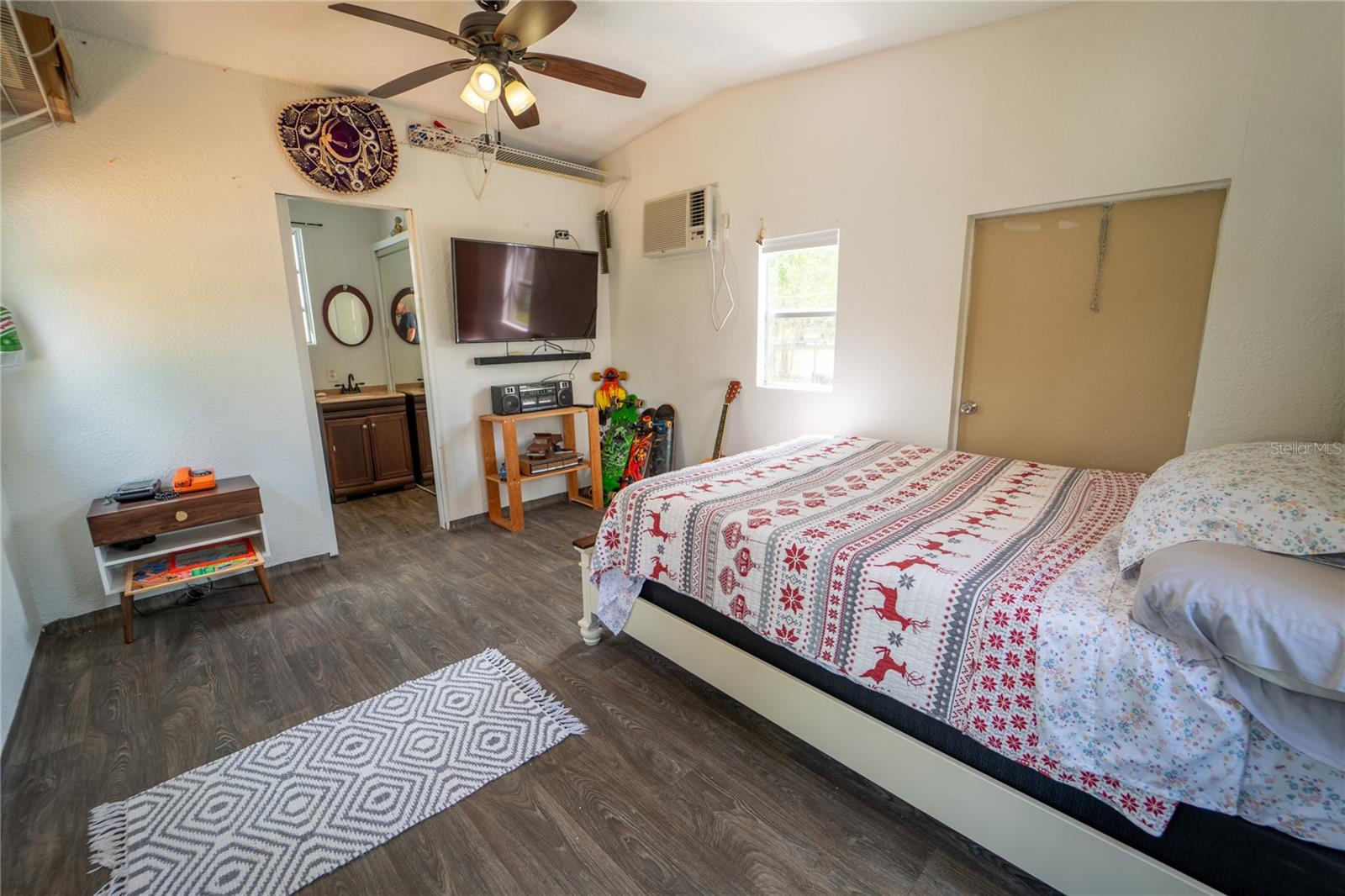 Listing photo id 30 for 12711 Lovers Lane