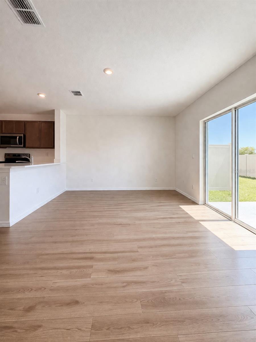 Image 3 of 12 For 17260 English Chestnut Way