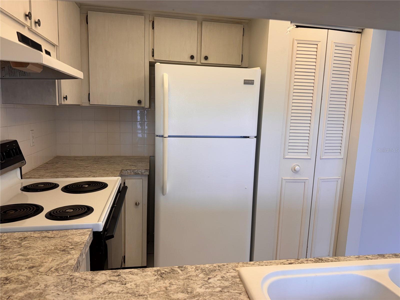 Listing photo id 10 for 1250 Pinellas Avenue 804