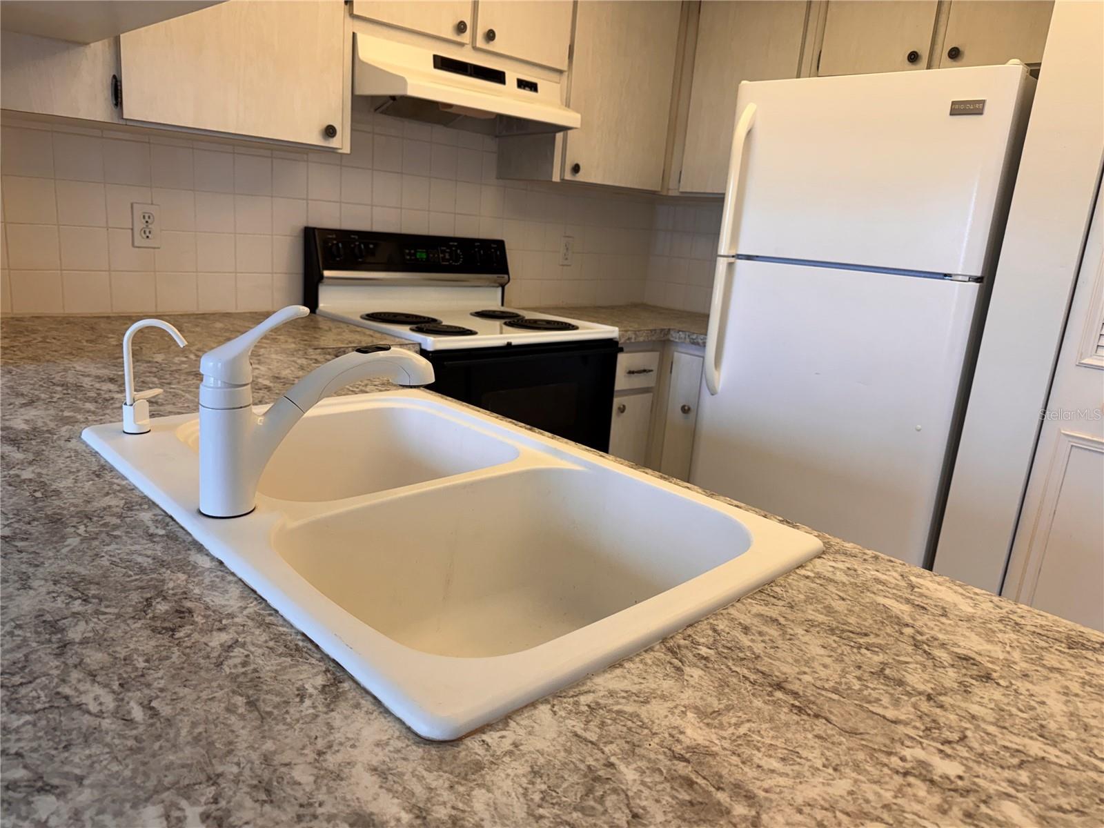 Listing photo id 11 for 1250 Pinellas Avenue 804