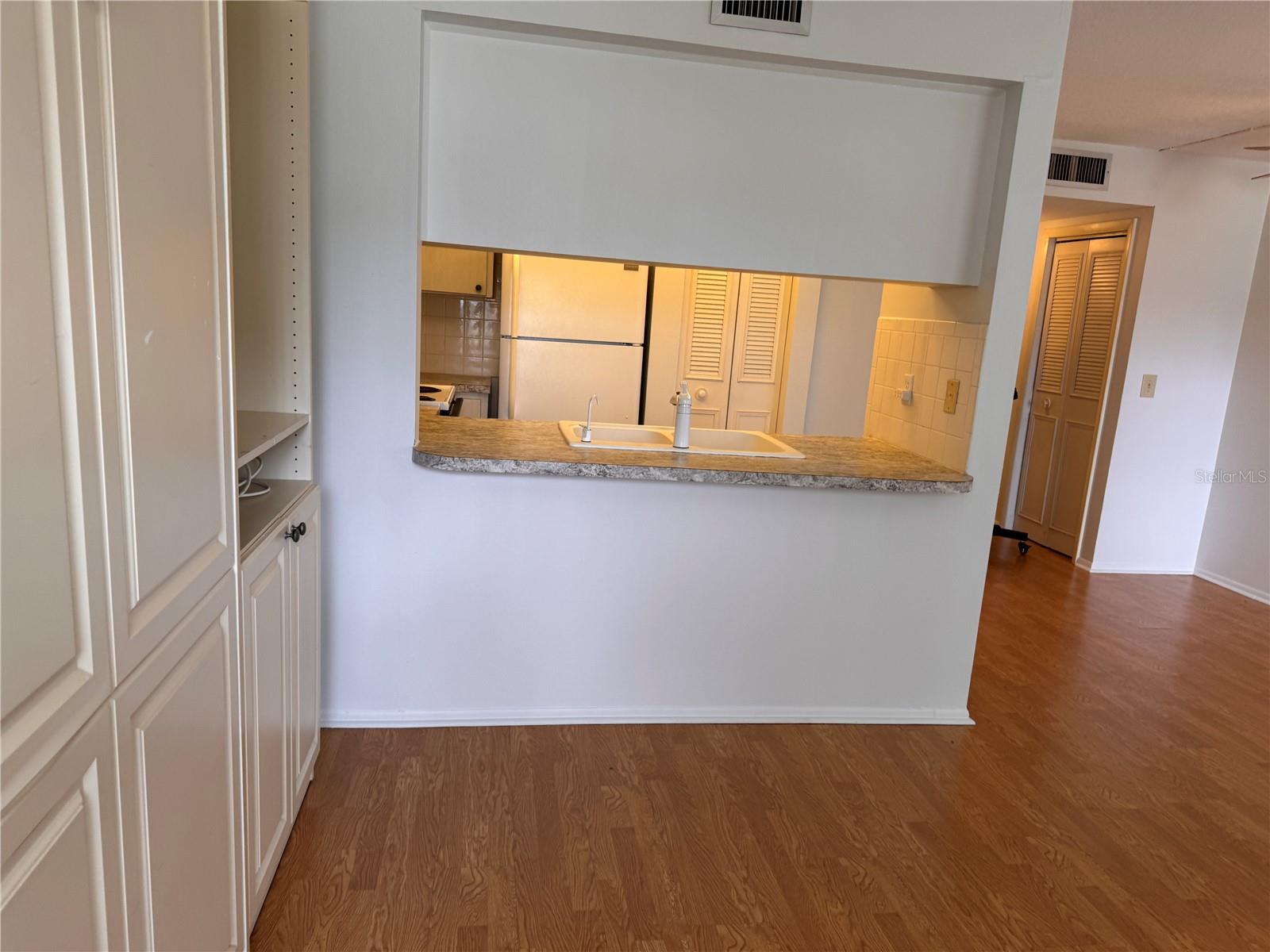 Listing photo id 12 for 1250 Pinellas Avenue 804