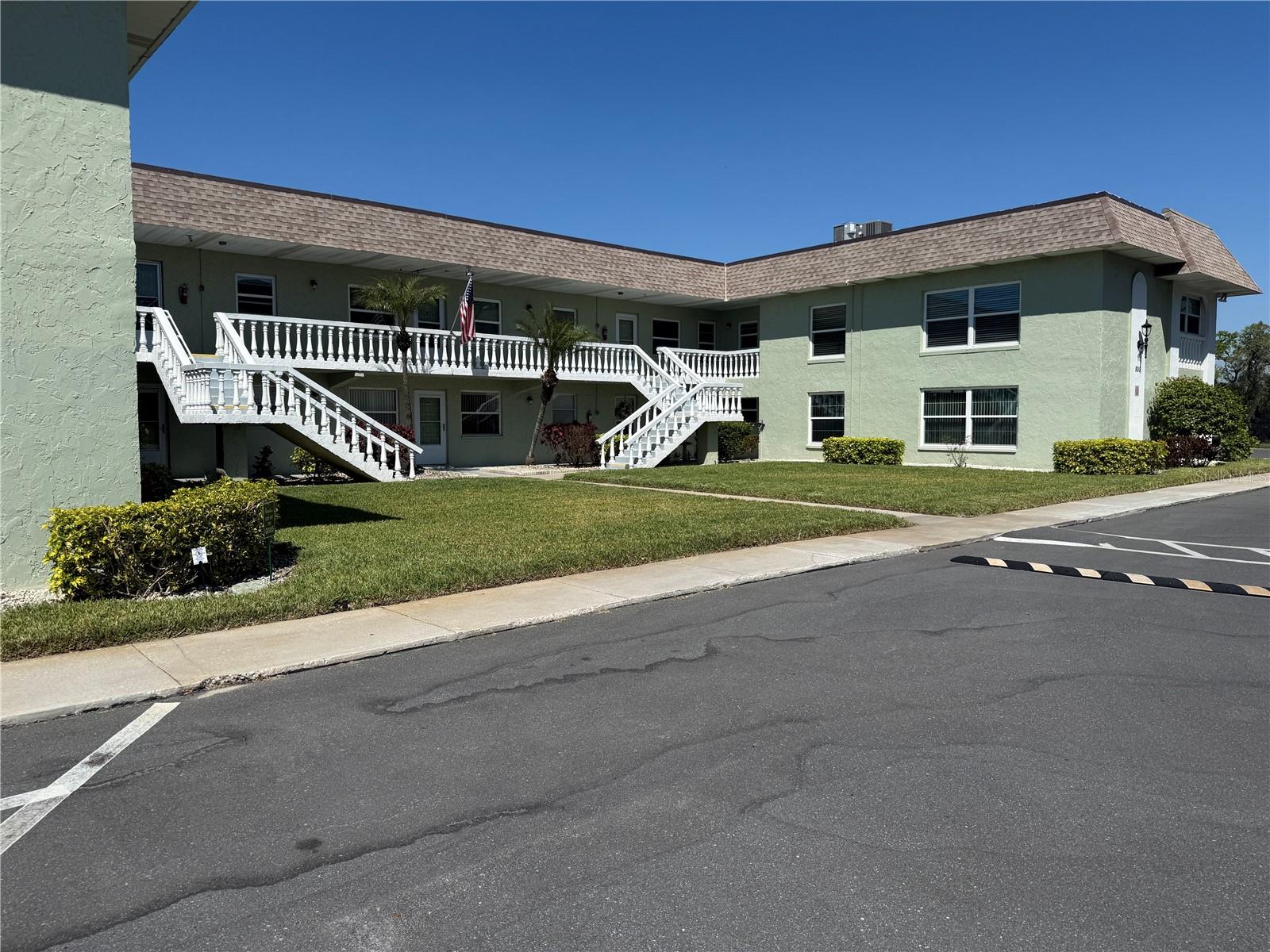 Listing photo id 17 for 1250 Pinellas Avenue 804