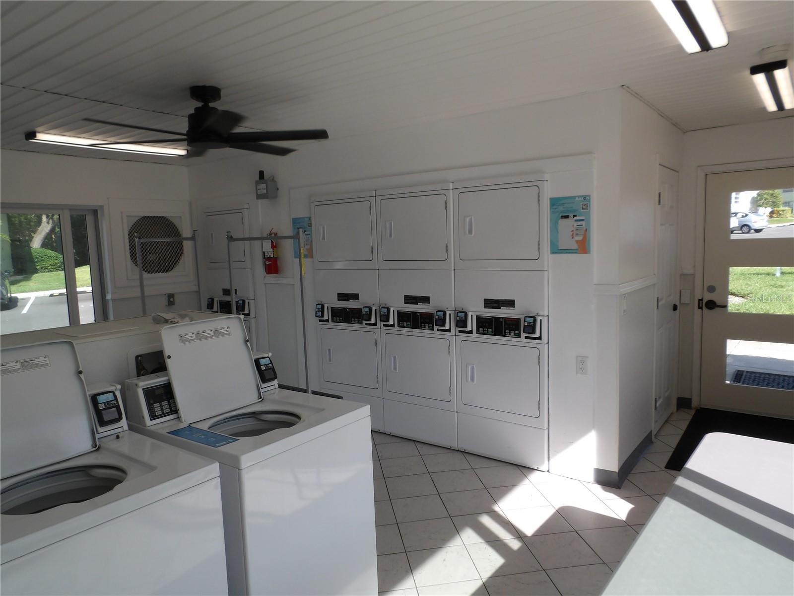 Listing photo id 29 for 1250 Pinellas Avenue 804