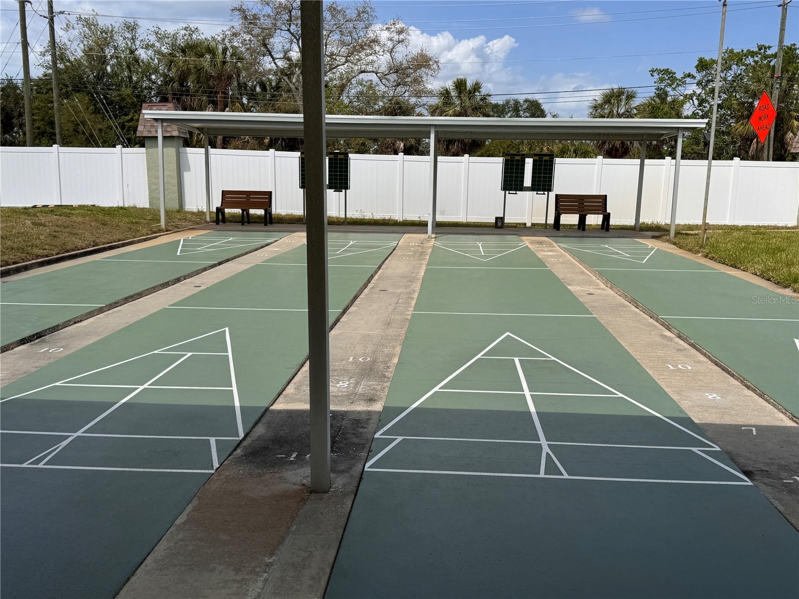 Listing photo id 3 for 1250 Pinellas Avenue 804