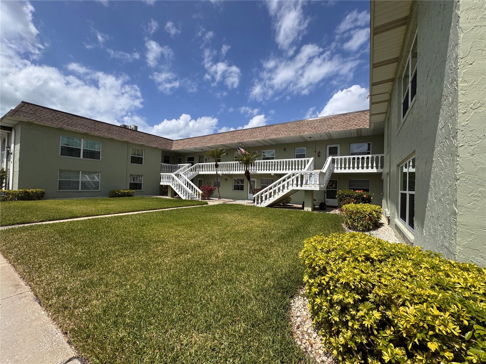 Listing photo id 4 for 1250 Pinellas Avenue 804