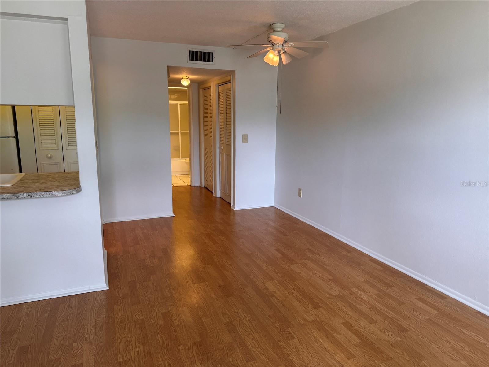 Listing photo id 5 for 1250 Pinellas Avenue 804