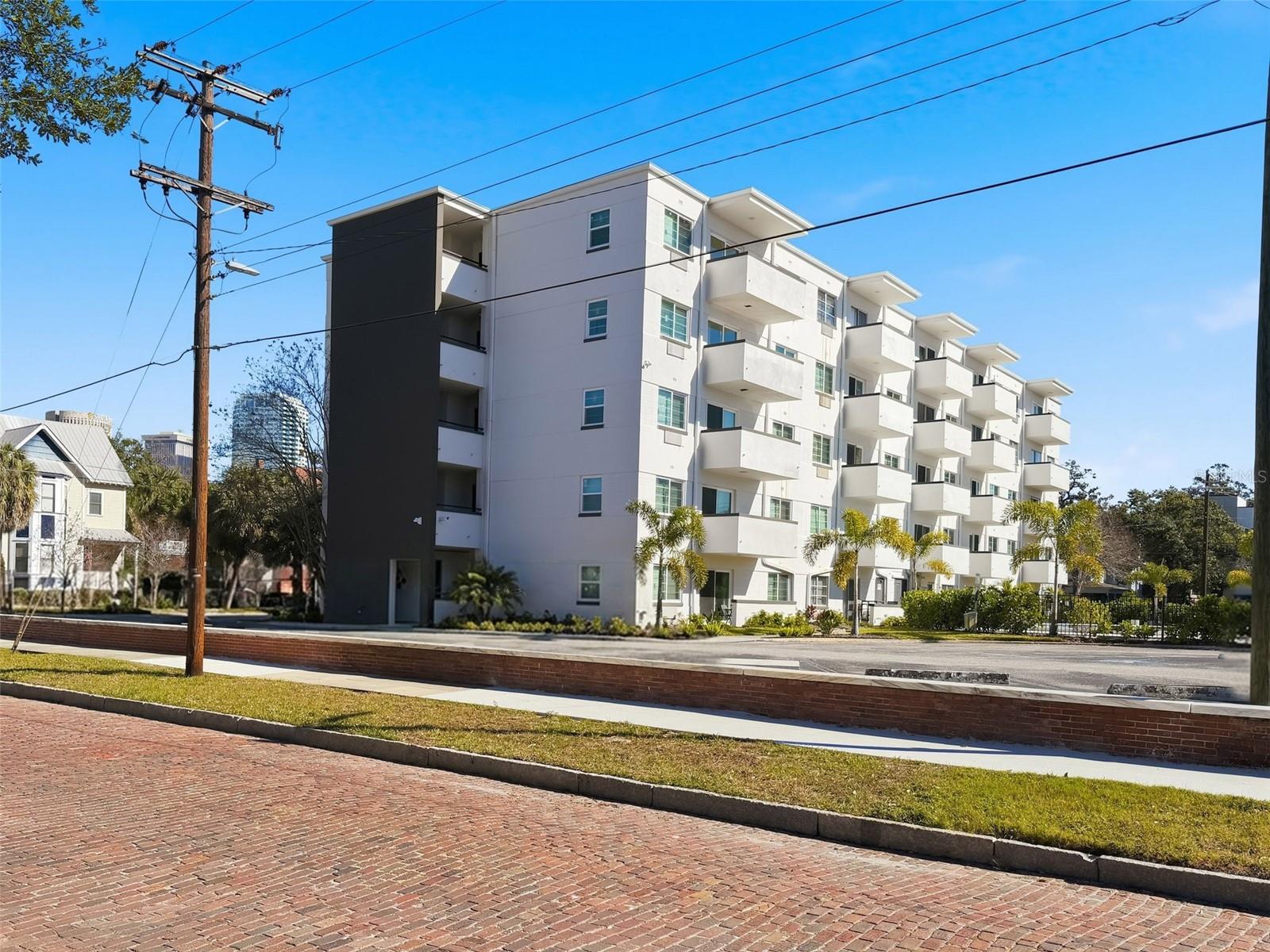 Image 22 of 25 For 406 Cedar Avenue 103