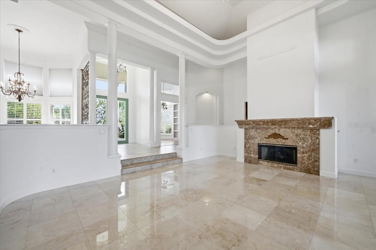 Image 17 of 86 For 18634 Avenue Capri