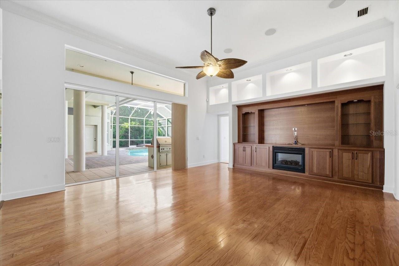 Image 37 of 86 For 18634 Avenue Capri