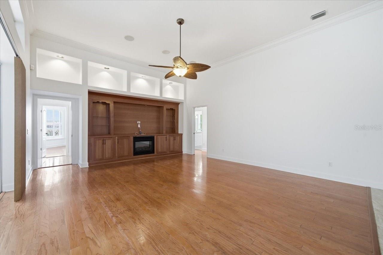 Image 39 of 86 For 18634 Avenue Capri