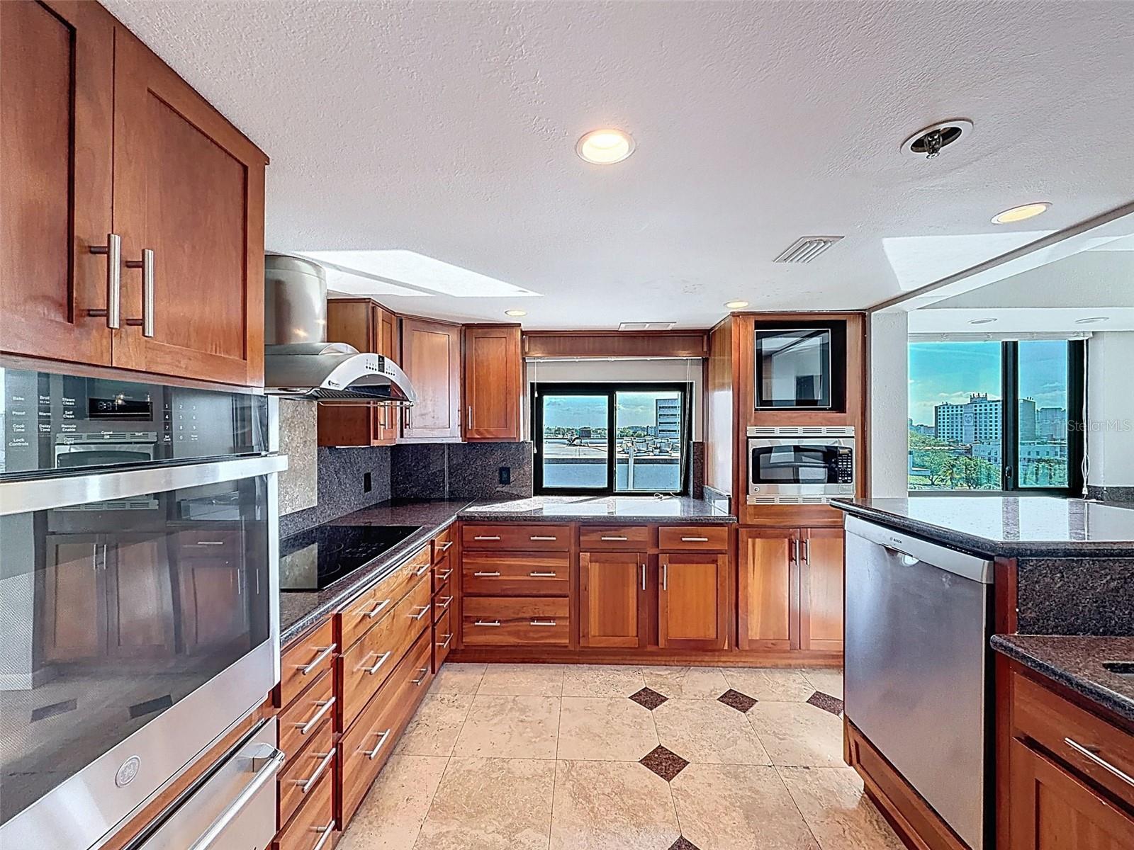 Image 10 of 48 For 201 Laurel Street 1006