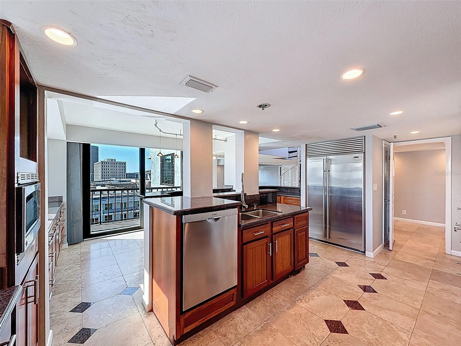 Image 12 of 48 For 201 Laurel Street 1006