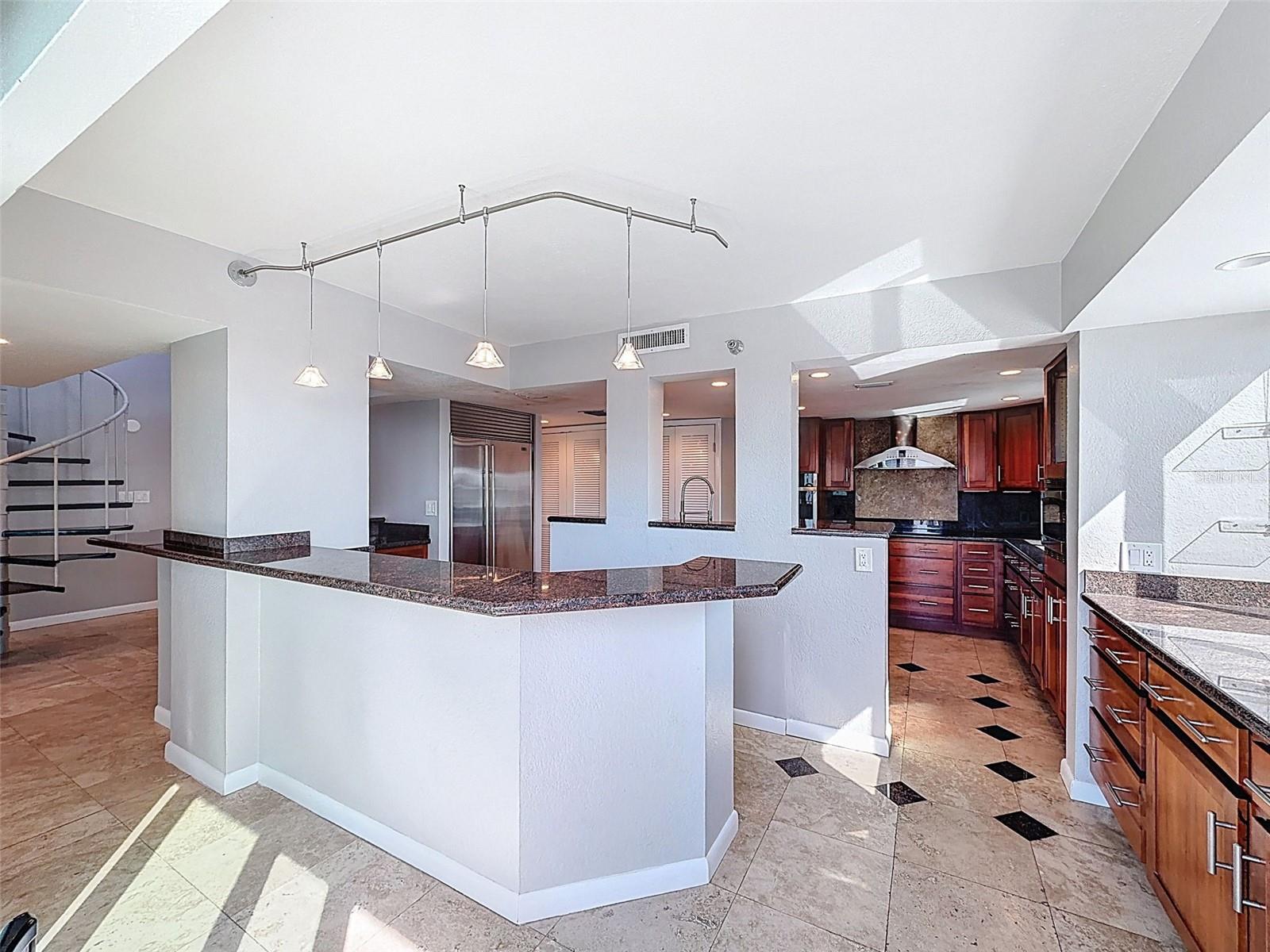 Image 18 of 48 For 201 Laurel Street 1006