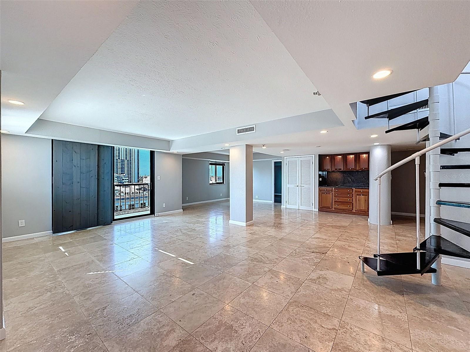 Image 19 of 48 For 201 Laurel Street 1006