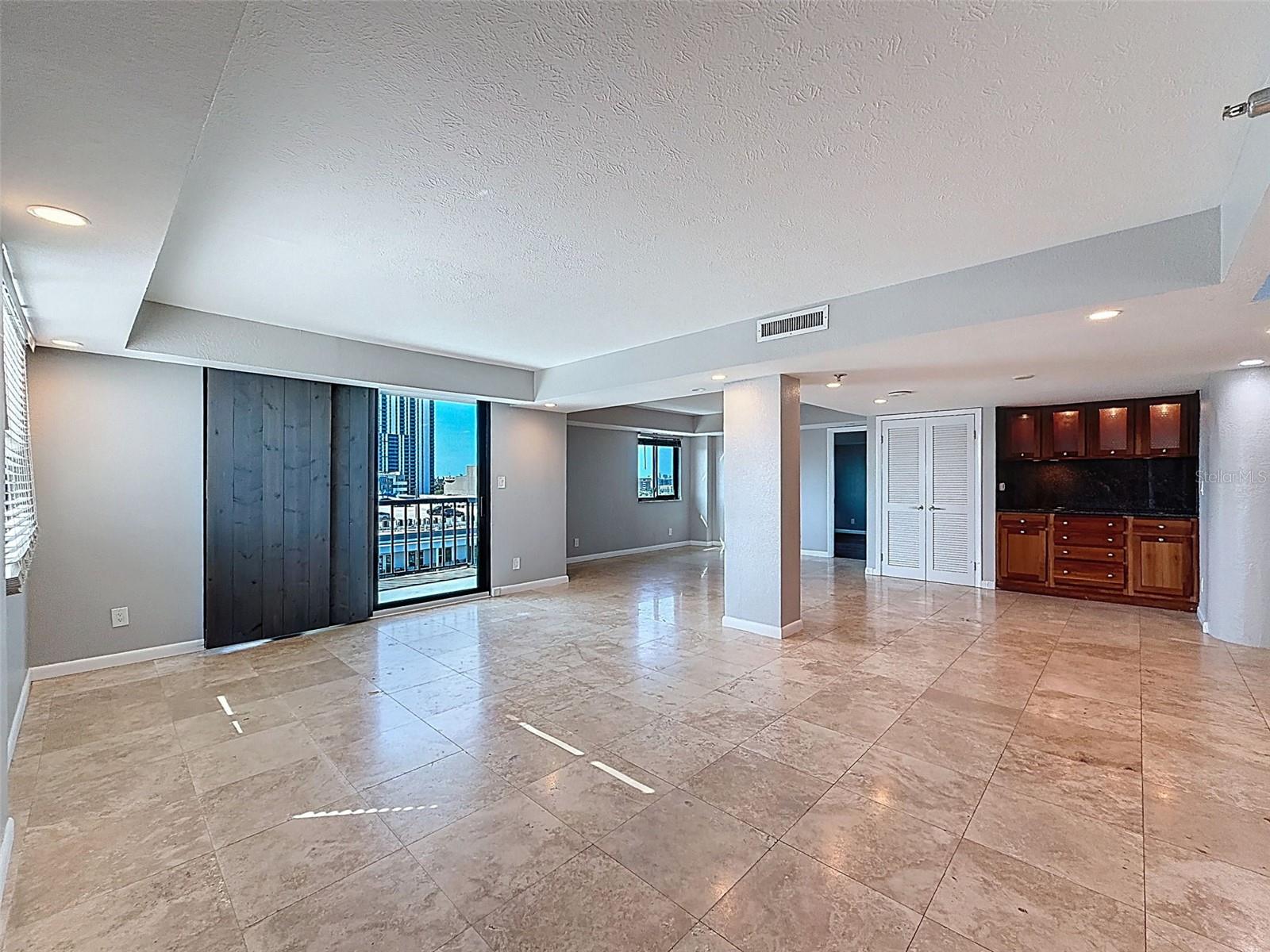 Image 20 of 48 For 201 Laurel Street 1006